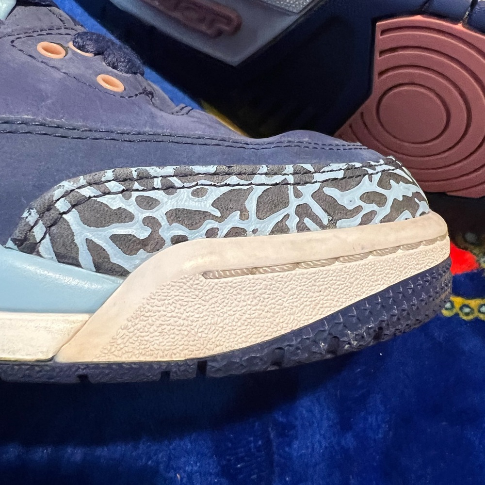 Jordan 3s - Picture 2 of 3